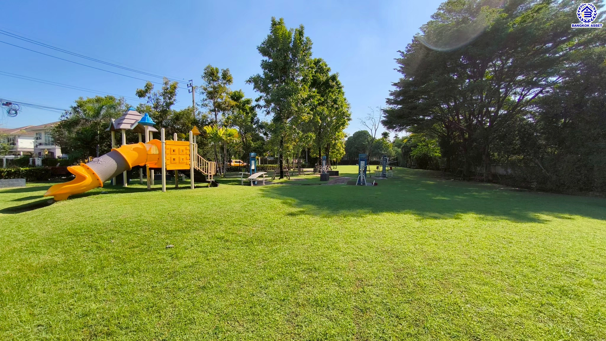 บ้านมือสอง โครงการ ศุภาลัย การ์เด้นท์วิลล์ เนื้อที่ 63.2 ตร.ว. พื้นที่ใช้สอยถึง 150 ตร.ม. ฟังก์ชันจัดเต็ม 3 ห้องนอน 3 ห้องน้ำ จอดรถได้ 2 คน บนทำเลเชื่อมต่อเมืองอย่างรวดเร็ว ใกล้Airport link ลาดกระบัง ทางด่วน "บูรพาวิถี"