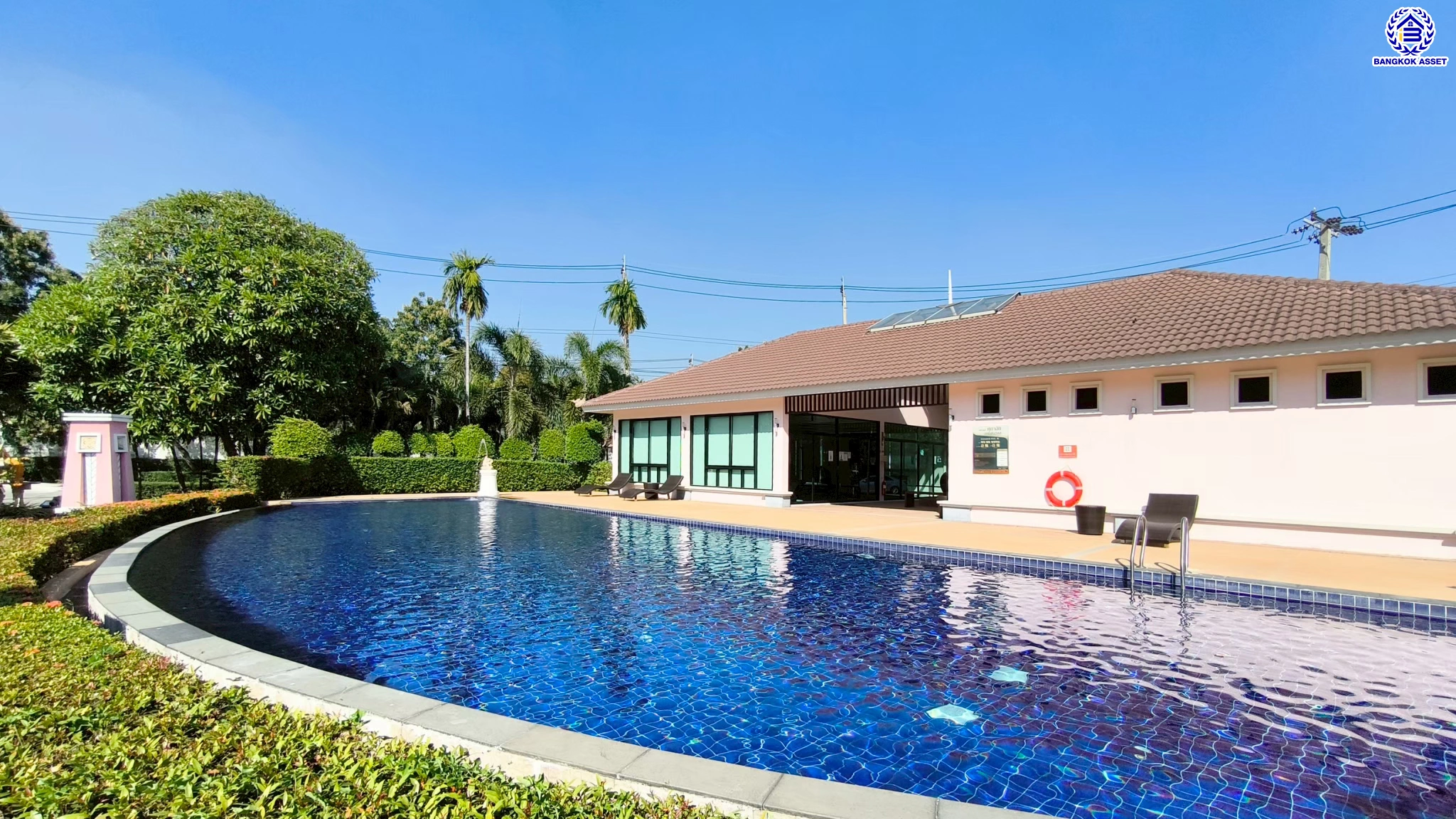 บ้านมือสอง โครงการ ศุภาลัย การ์เด้นท์วิลล์ เนื้อที่ 63.2 ตร.ว. พื้นที่ใช้สอยถึง 150 ตร.ม. ฟังก์ชันจัดเต็ม 3 ห้องนอน 3 ห้องน้ำ จอดรถได้ 2 คน บนทำเลเชื่อมต่อเมืองอย่างรวดเร็ว ใกล้Airport link ลาดกระบัง ทางด่วน "บูรพาวิถี"