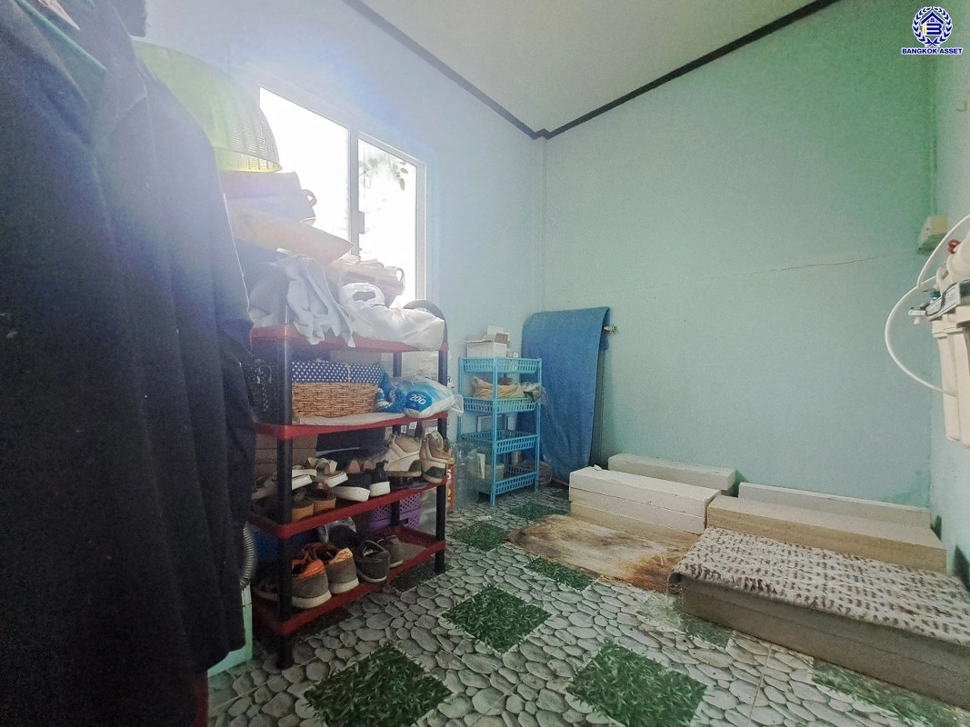 บ้านมือสอง บ้านนอกโครงการ บางใหญ่-บางคูวัด เนื้อที่ 50 ตร.ว. พื้นที่ใช้สอย 150 ตร.ม. ฟังก์ชัน 3 ห้องนอน 2 ห้องน้ำ จอดรถได้ 1 คัน แถมฟรี! เครื่องปรับอากาศ โครงการบนทำเลเดินทางสะดวก เชื่อมต่อถนนบางใหญ่-บางคูวัด ถนนกาญจนาภิเษก ใกล้รถไฟฟ้าสายสีม่วง "สถานีตลาดบางใหญ่" และทาวด่วน "ศรีรัช"