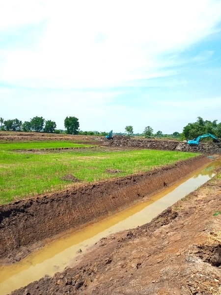 ขายที่ดินติดริมแม่น้ำบางปะกง แปดริ้ว ฉะเชิงเทรา ที่ถมแล้ว 6 ไร่ เหมาะทำ Resort ที่พัก หรือบ้านในวัยเกษียน ล้อมรอบด้วยธรรมชาติ  หรือทำเป็น ร้านอาหาร สไตล์แบบธรรมชาติ ริมแม่น้ำ บางปะกง