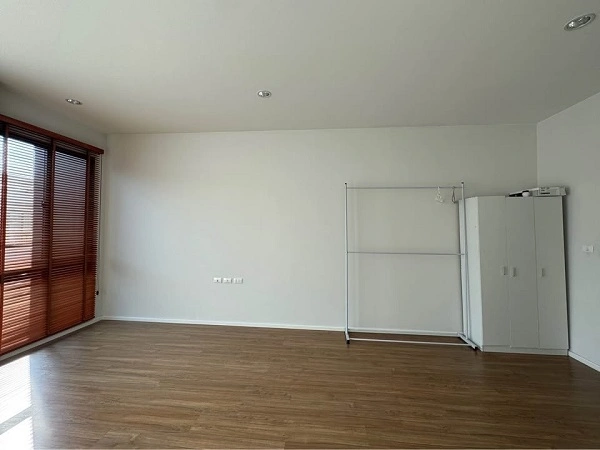 ให้เช่าทาวน์โฮม3ชั้นบ้านกลางเมืองพระราม9-กรุงเทพกรีฑา ใช้สอย152ตรม 3ห้องนอน2ห้องน้ำ ***จดทะเบียนบริษัทได้***