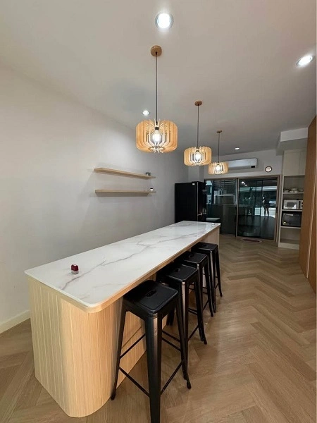 ให้เช่าทาวน์โฮม3ชั้นบ้านกลางเมืองพระราม9-กรุงเทพกรีฑา ใช้สอย152ตรม 3ห้องนอน2ห้องน้ำ ***จดทะเบียนบริษัทได้***