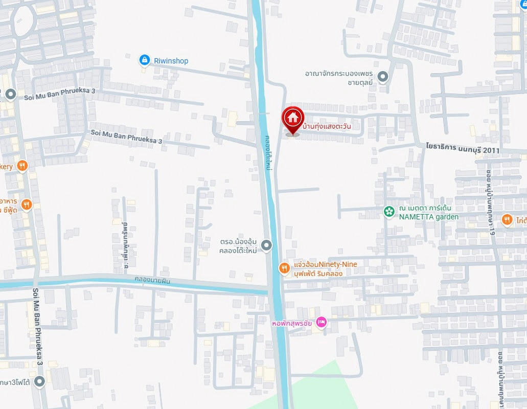 บ้านมือสอง โครงการ ทุ่งแสงตะวัน ซอย2 บนเนื้อที่ 50 ตร.ว. พื้นที่ใช้สอย 140 ตร.ม. ฟังก์ชัน 3 ห้องนอน 2 ห้องน้ำ บนทำเลศักยภาพ เชื่อมต่อหลายเส้นทาง ทั้งถนนกาญจนาภิเษก, ถนนรัตนาธิเบศร์ ใกล้รถไฟฟ้าสายสีม่วง "สถานีคลองบางไผ่" และเซ็นทรัล เวสต์เกต