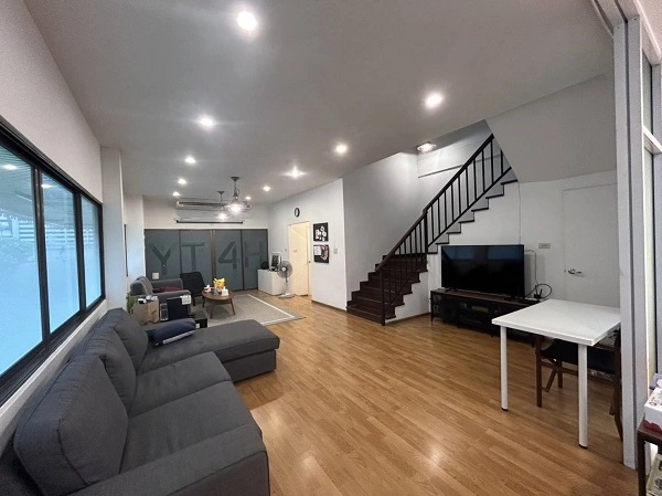 ให้เช่า ทาวน์เฮาส์3 ชั้นทาวอินทาวน์ รามคำแหง ลาดพร้าว 48 ตรว 5 ห้องนอน5 ห้องน้ำ4  แอร์ 2  ที่จอดรถ ไม่มีเฟอร์นิเจอร์