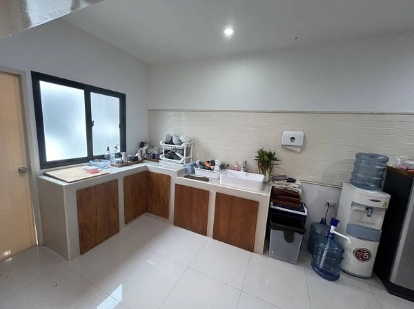 ให้เช่า ทาวน์เฮาส์3 ชั้นทาวอินทาวน์ รามคำแหง ลาดพร้าว 48 ตรว 5 ห้องนอน5 ห้องน้ำ4  แอร์ 2  ที่จอดรถ ไม่มีเฟอร์นิเจอร์