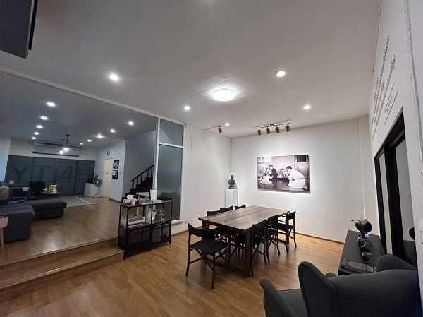 ให้เช่า ทาวน์เฮาส์3 ชั้นทาวอินทาวน์ รามคำแหง ลาดพร้าว 48 ตรว 5 ห้องนอน5 ห้องน้ำ4  แอร์ 2  ที่จอดรถ ไม่มีเฟอร์นิเจอร์