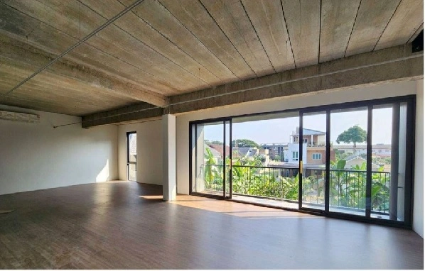 ให้เช่าโฮมออฟฟิศ รัชดา-ลาดพร้าวขนาด600 ตรมจดทะเบียนบริษัทได้ 4ที่จอดรถไฟฟ้า 3 เฟสรองมีระบบ รับจุดชาร์จไฟ EV ใกล้ MRT ลาดพร้าว