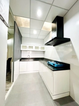 ให้เช่าบ้านทาวน์โฮมหมู่บ้านกลางเมือง ศรีนครินทร์ใช้สอย 260 ตรม 3 ห้องนอน3 ห้องน้ำ 5  แอร์  2 ห้องนั่งเล่น ห้องครัว เฟอร์นิเจอร์ครบครัน