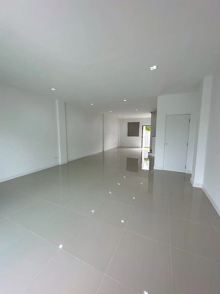 ให้เช่า โฮมออฟฟิศสตรีวิทยา-โชคชัย 4 จดทะเบียนบริษัทได้ ใช้สอย 293ตรม3 ห้องนอน4 ห้องน้ำ 6ที่จอดรถ  เหมาะมากสำหรับ ธุรกิจออฟฟิศ/ ออนไลน์ / แพคของ / สต็อกสินค้า