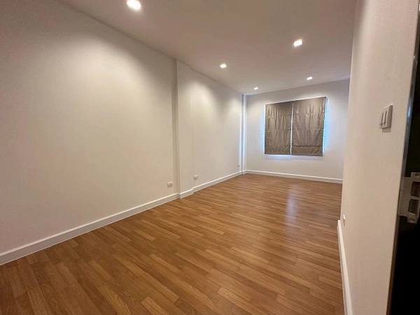 ให้เช่า โฮมออฟฟิศสตรีวิทยา-โชคชัย 4 จดทะเบียนบริษัทได้ ใช้สอย 293ตรม3 ห้องนอน4 ห้องน้ำ 6ที่จอดรถ  เหมาะมากสำหรับ ธุรกิจออฟฟิศ/ ออนไลน์ / แพคของ / สต็อกสินค้า