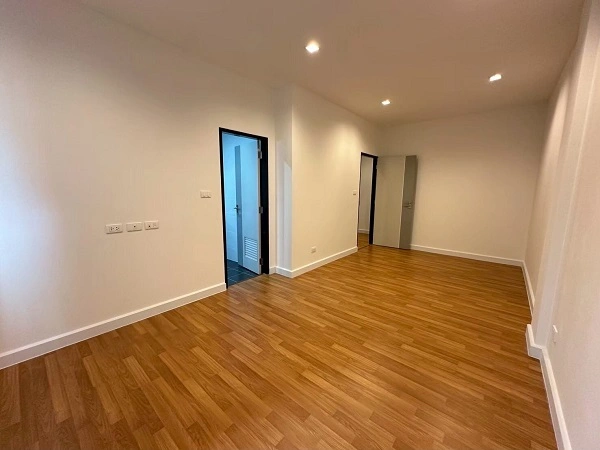 ให้เช่า โฮมออฟฟิศสตรีวิทยา-โชคชัย 4 จดทะเบียนบริษัทได้ ใช้สอย 293ตรม3 ห้องนอน4 ห้องน้ำ 6ที่จอดรถ  เหมาะมากสำหรับ ธุรกิจออฟฟิศ/ ออนไลน์ / แพคของ / สต็อกสินค้า