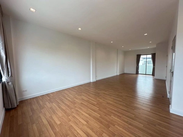 ให้เช่า โฮมออฟฟิศสตรีวิทยา-โชคชัย 4 จดทะเบียนบริษัทได้ ใช้สอย 293ตรม3 ห้องนอน4 ห้องน้ำ 6ที่จอดรถ  เหมาะมากสำหรับ ธุรกิจออฟฟิศ/ ออนไลน์ / แพคของ / สต็อกสินค้า