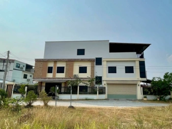 โฮมออฟฟิศ 3 ชั้น (รวมชั้นดาดฟ้า) เนื้อที่ 82 ตารางวา อ.บ้านบึง จ.ชลบุรี ราคา 15,500,000 บาท