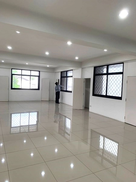 ให้เช่าโกดังพร้อมสำนักงานปู่เจ้าสมิงพรายเนื้อที่รวม 10,500 ตร.ม พื้นที่ สีม่วง ขอใบ รง.4 ได้ เข้าออกได้ 2 ทาง รถเทรลเลอร์จอดได้หลายคัน