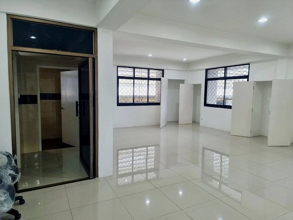 ให้เช่าโกดังพร้อมสำนักงานปู่เจ้าสมิงพรายเนื้อที่รวม 10,500 ตร.ม พื้นที่ สีม่วง ขอใบ รง.4 ได้ เข้าออกได้ 2 ทาง รถเทรลเลอร์จอดได้หลายคัน