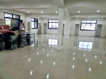 ให้เช่าโกดังพร้อมสำนักงานปู่เจ้าสมิงพรายเนื้อที่รวม 10,500 ตร.ม พื้นที่ สีม่วง ขอใบ รง.4 ได้ เข้าออกได้ 2 ทาง รถเทรลเลอร์จอดได้หลายคัน