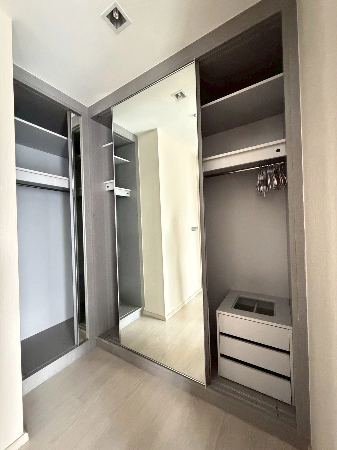 ให้เช่า*** คอนโด Rhythm Sukhumvit 36-38 ขนาด 49 ตร.ม. ชั้น 22