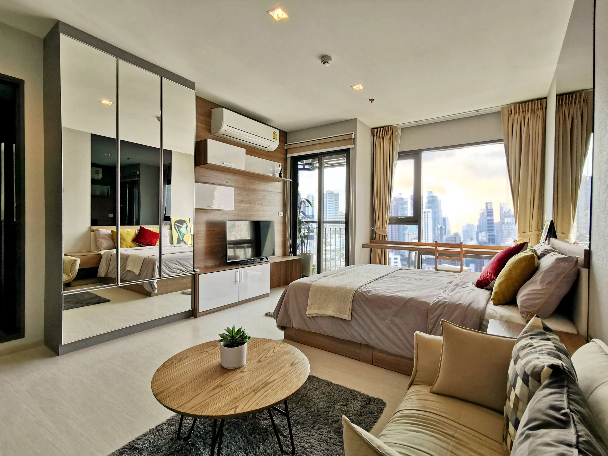 ขาย Rhythm Sukhumvit 36–38 {Muji Studio}