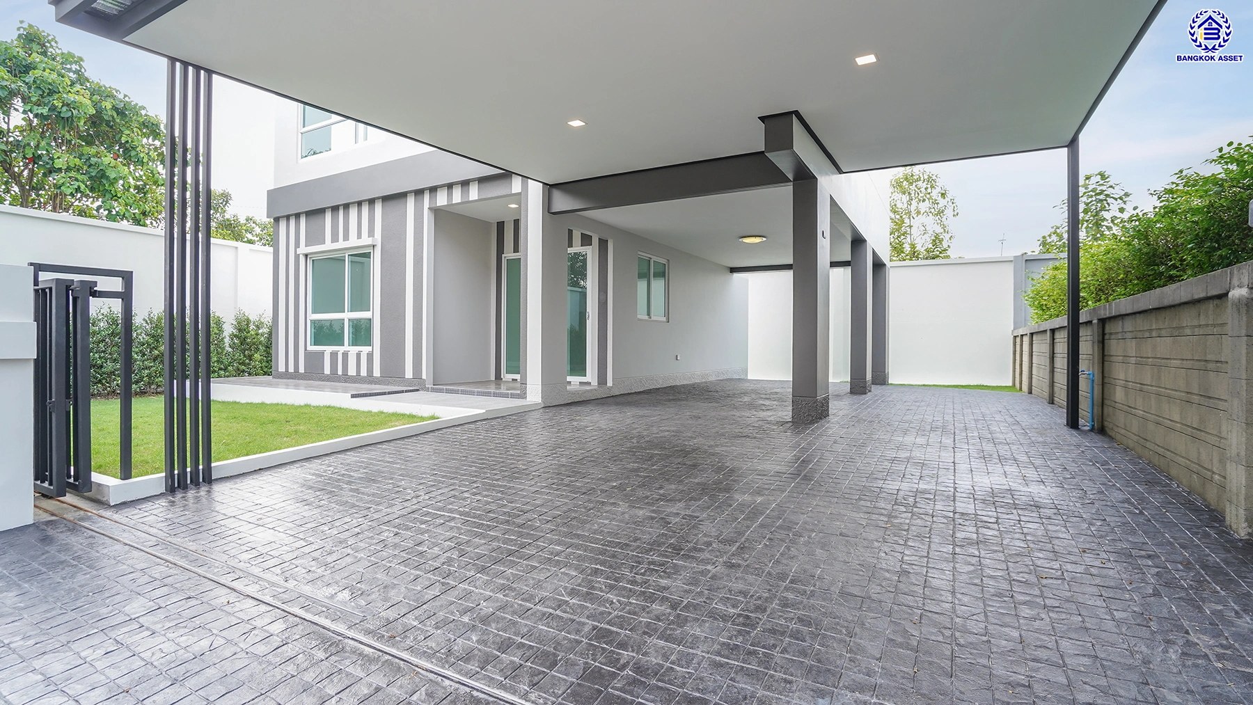 บ้านรีโนเวทใหม่ โครงการ คาซ่าพรีเมี่ยม ราชพฤกษ์-พระราม5 บ้านเดี่ยวหลังใหญ่ 3 ชั้น แบรนด์ Q.House เนื้อที่ 59.8 ตร.ว. พื้นที่ใช้สอย 249.22 ตร.ม. ดีไซน์ตอบทุกไลฟ์สไตล์ 3 ห้องนอน 4 ห้องน้ำ จอดรถได้ 2 คัน ใกล้ตลาดเจ้าพระยา, เดอะวอล์ค, ร.ร.เตรียมอุดมศึกษาฯ เซ็นทรัลเวสต์เกตและรถไฟฟ้า "สถานีบางพลู"