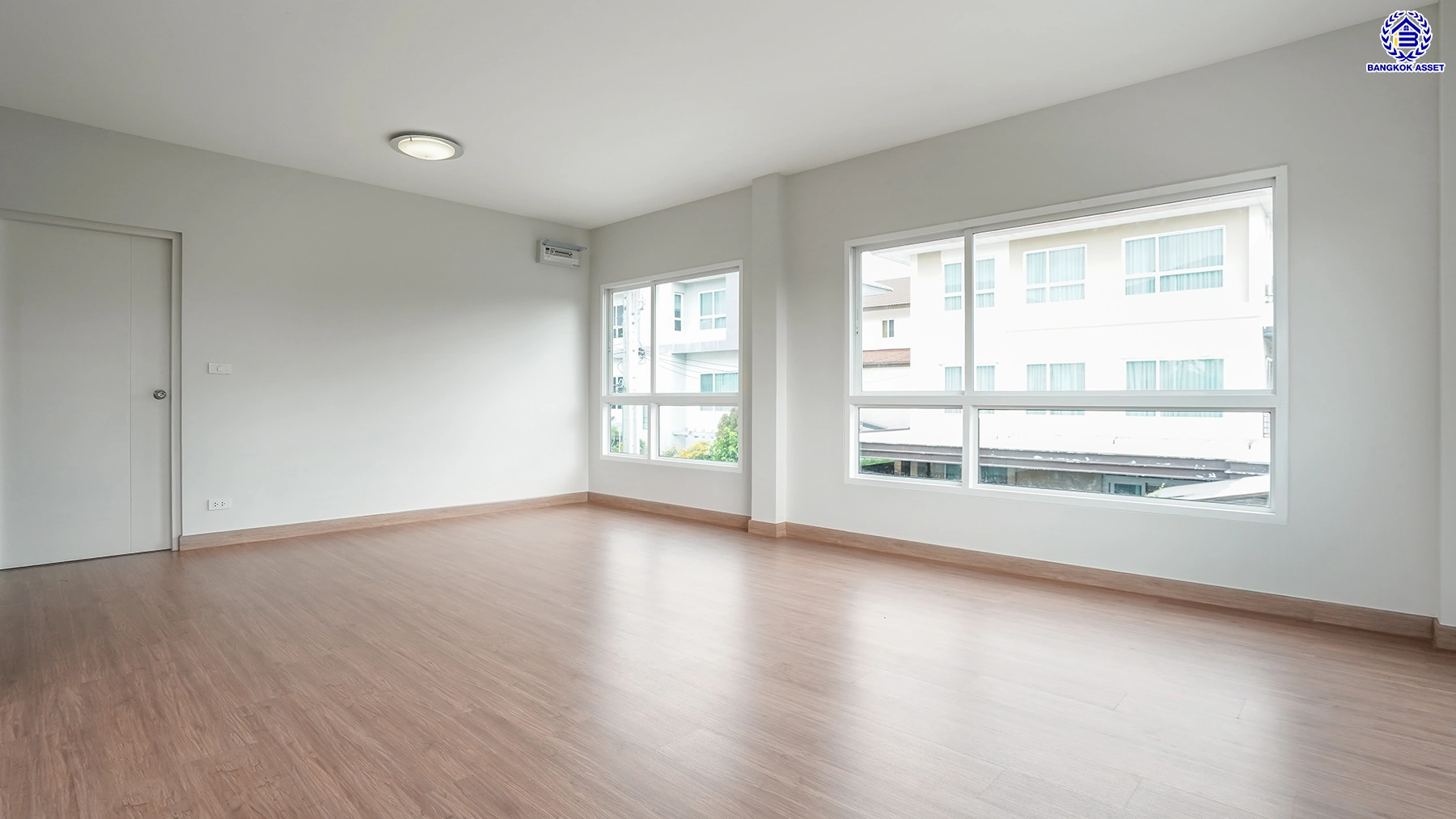 บ้านรีโนเวทใหม่ โครงการ คาซ่าพรีเมี่ยม ราชพฤกษ์-พระราม5 บ้านเดี่ยวหลังใหญ่ 3 ชั้น แบรนด์ Q.House เนื้อที่ 59.8 ตร.ว. พื้นที่ใช้สอย 249.22 ตร.ม. ดีไซน์ตอบทุกไลฟ์สไตล์ 3 ห้องนอน 4 ห้องน้ำ จอดรถได้ 2 คัน ใกล้ตลาดเจ้าพระยา, เดอะวอล์ค, ร.ร.เตรียมอุดมศึกษาฯ เซ็นทรัลเวสต์เกตและรถไฟฟ้า "สถานีบางพลู"