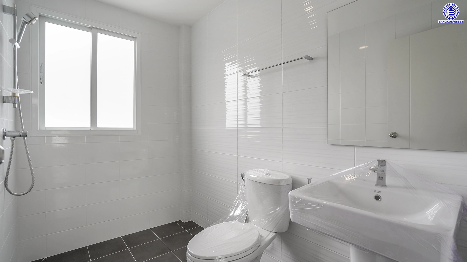 บ้านรีโนเวทใหม่ โครงการ คาซ่าพรีเมี่ยม ราชพฤกษ์-พระราม5 บ้านเดี่ยวหลังใหญ่ 3 ชั้น แบรนด์ Q.House เนื้อที่ 59.8 ตร.ว. พื้นที่ใช้สอย 249.22 ตร.ม. ดีไซน์ตอบทุกไลฟ์สไตล์ 3 ห้องนอน 4 ห้องน้ำ จอดรถได้ 2 คัน ใกล้ตลาดเจ้าพระยา, เดอะวอล์ค, ร.ร.เตรียมอุดมศึกษาฯ เซ็นทรัลเวสต์เกตและรถไฟฟ้า "สถานีบางพลู"