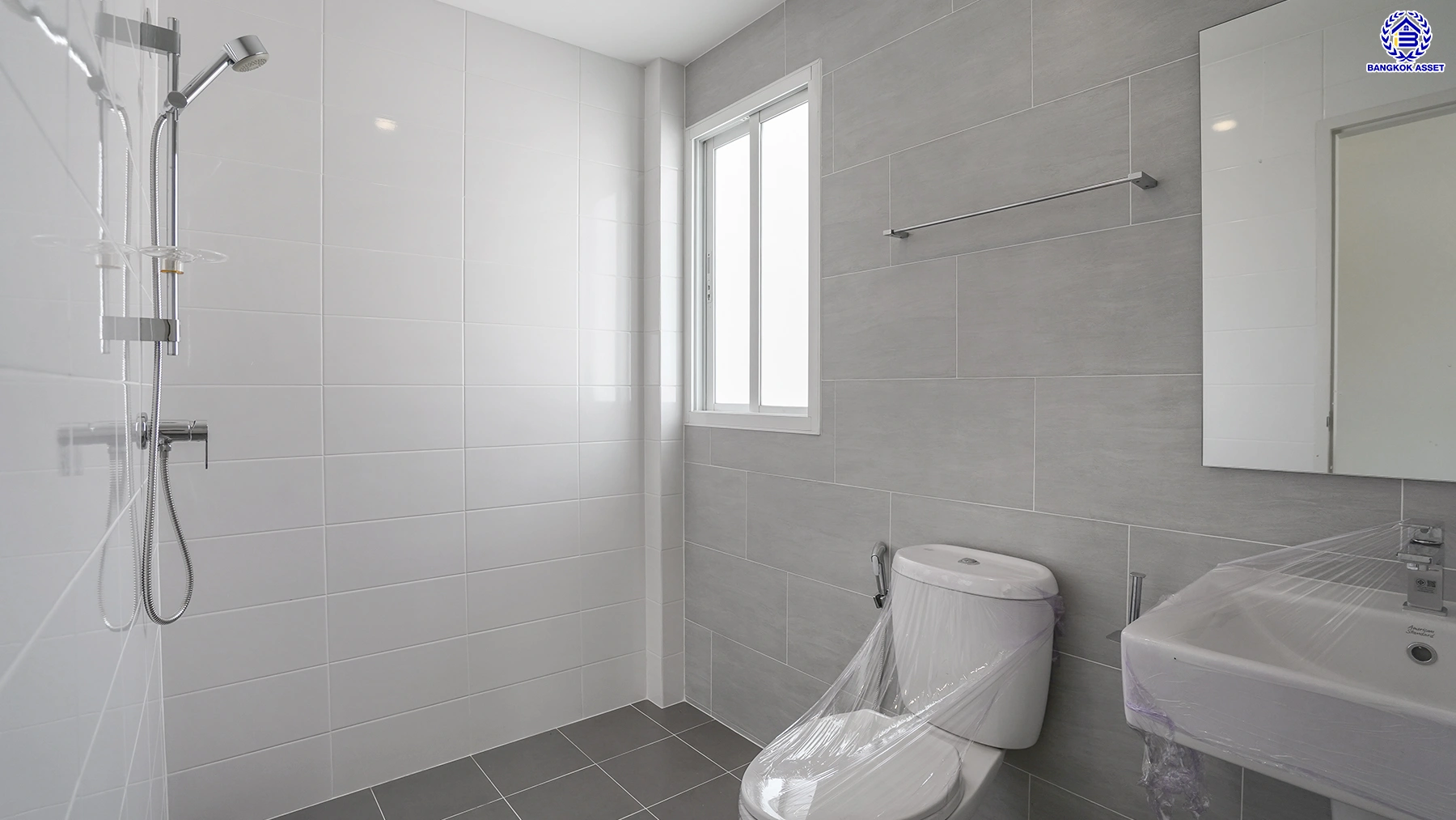 บ้านรีโนเวทใหม่ โครงการ คาซ่าพรีเมี่ยม ราชพฤกษ์-พระราม5 บ้านเดี่ยวหลังใหญ่ 3 ชั้น แบรนด์ Q.House เนื้อที่ 59.8 ตร.ว. พื้นที่ใช้สอย 249.22 ตร.ม. ดีไซน์ตอบทุกไลฟ์สไตล์ 3 ห้องนอน 4 ห้องน้ำ จอดรถได้ 2 คัน ใกล้ตลาดเจ้าพระยา, เดอะวอล์ค, ร.ร.เตรียมอุดมศึกษาฯ เซ็นทรัลเวสต์เกตและรถไฟฟ้า "สถานีบางพลู"