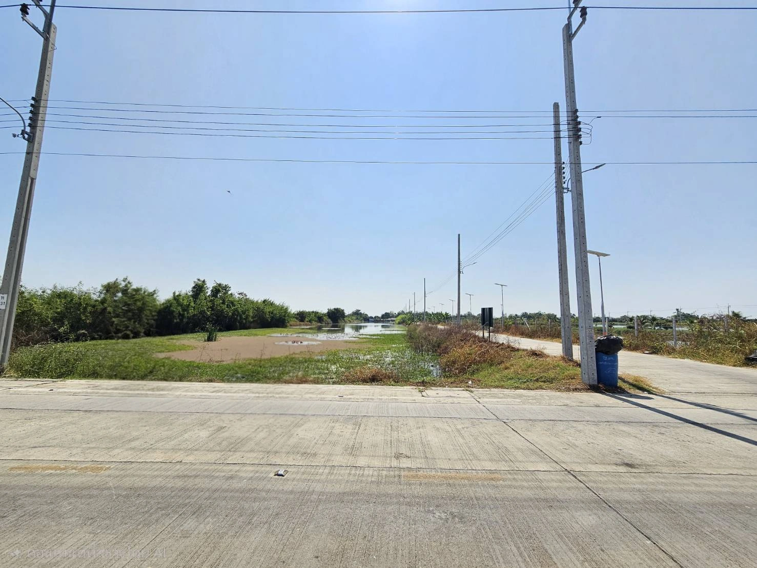 ขายด่วนที่ดิน แปลงใหญ่  บางเสาธง   สมุทรปราการ ติดถนนสาธารณะ แบ่งขายได้