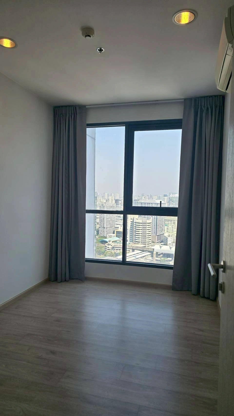 ขายคอนโดหรู ใจกลางเมือง โครงการ Ideo Q Ratchathewi | ใกล้ BTS ราชเทวี