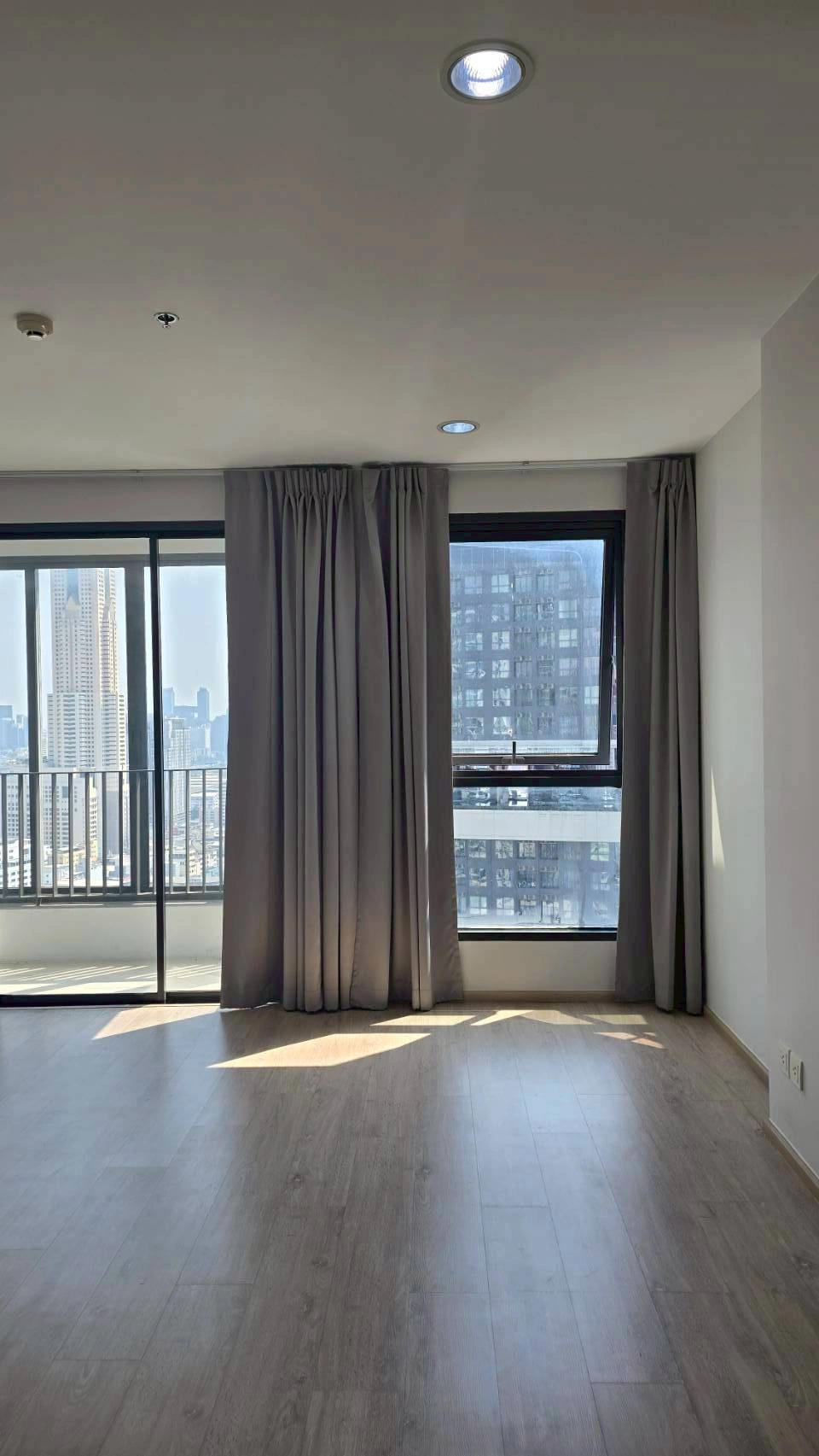 ขายคอนโดหรู ใจกลางเมือง โครงการ Ideo Q Ratchathewi | ใกล้ BTS ราชเทวี