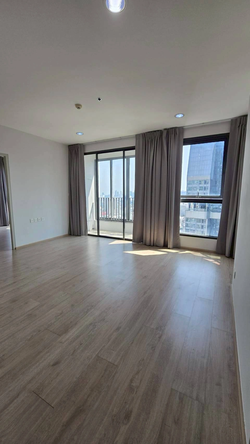 ขายคอนโดหรู ใจกลางเมือง โครงการ Ideo Q Ratchathewi | ใกล้ BTS ราชเทวี