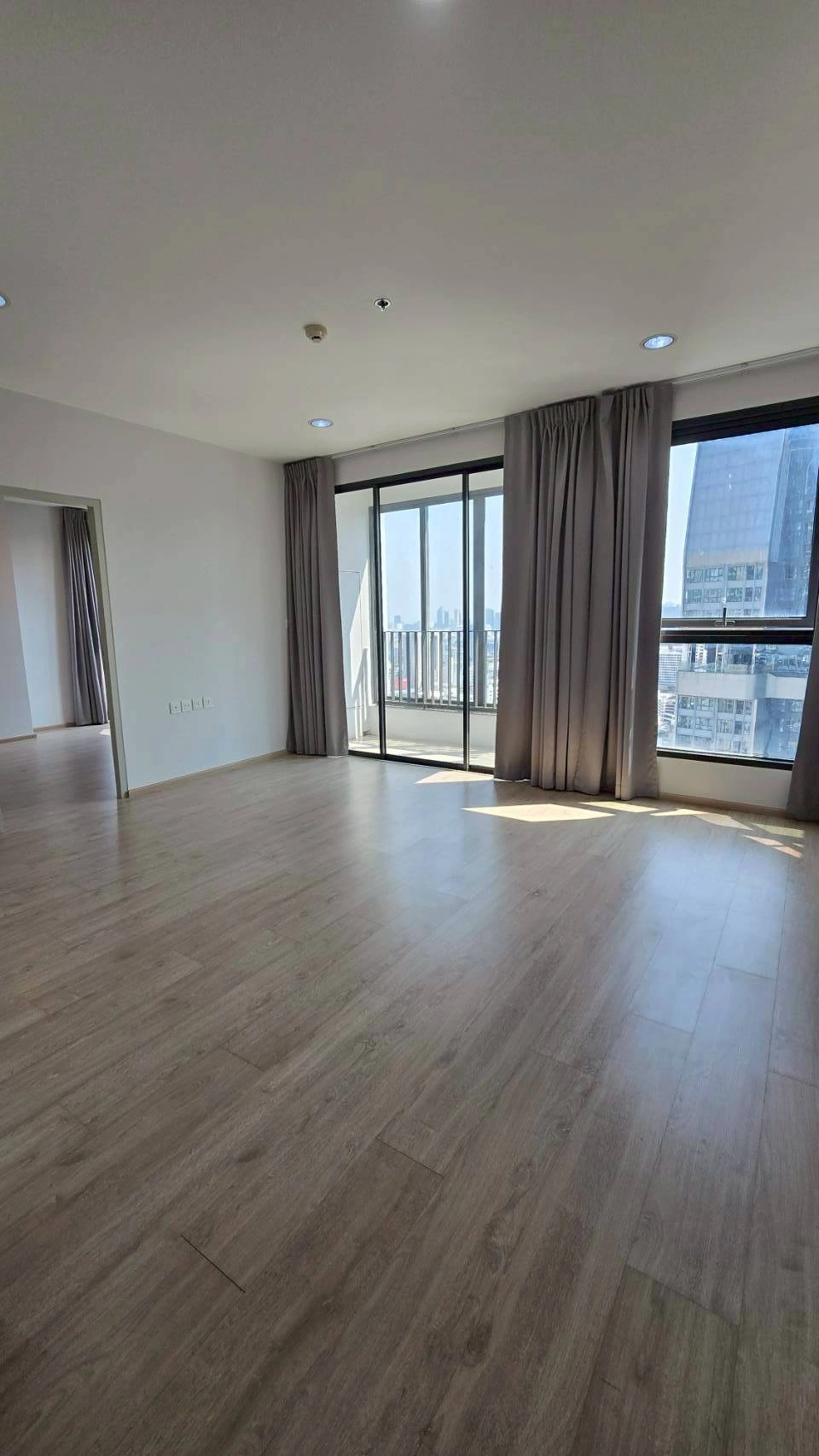 ขายคอนโดหรู ใจกลางเมือง โครงการ Ideo Q Ratchathewi | ใกล้ BTS ราชเทวี