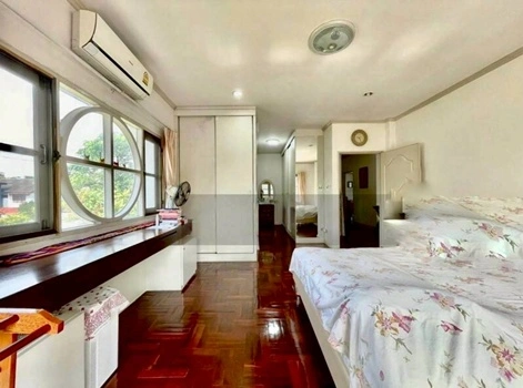 บ้านกรองทอง ศรีนครินทร์ บ้านเดี่ยว 2 ชั้น หลังริม ซ.ศรีนครินทร์ 51 ถ.ศรีนครินทร์ แขวงหนองบอน เขตประเวศ กรุงเทพฯ ราคา 18,900,000 บาท