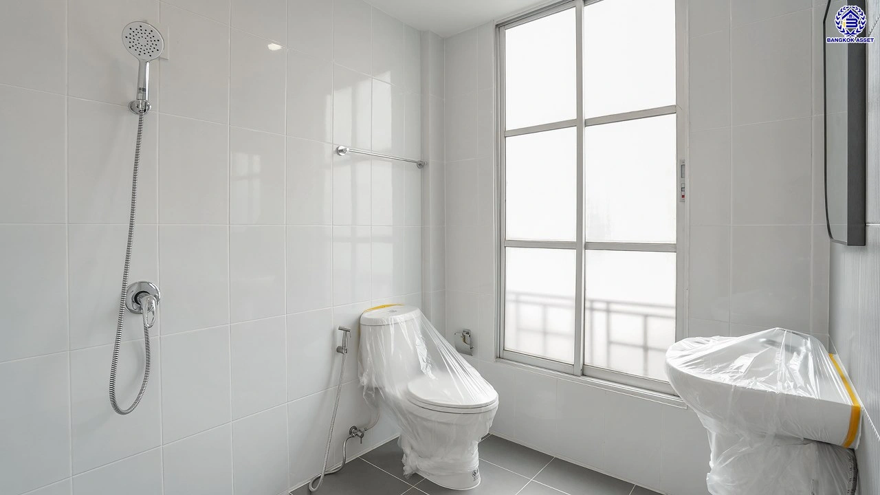 บ้านมือสองตกแต่งใหม่ ทำเลใจกลางเมือง โครงการ บ้านกลางเมือง ลาดพร้าว-โชคชัย4 ทาวน์โฮม 3 ชั้น เนื้อที่ 21.2 ตร.ว. พื้นที่ใช้สอย 179.93 ตร.ม. ฟังก์ชัน 3 ห้องนอน 4 ห้องน้ำ จอดรถได้ 2 คัน เชื่อมต่อทั้งถนนประดิษฐ์มนูธรรม, ถนนรัชดาภิเษก ใกล้ทางด่วน "ฉลองรัช" และรถไฟฟ้าสายสีเหลือง "สถานีโชคชัย4"