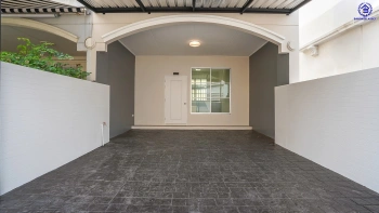 บ้านมือสองตกแต่งใหม่ ทำเลใจกลางเมือง โครงการ บ้านกลางเมือง ลาดพร้าว-โชคชัย4 ทาวน์โฮม 3 ชั้น เนื้อที่ 21.2 ตร.ว. พื้นที่ใช้สอย 179.93 ตร.ม. ฟังก์ชัน 3 ห้องนอน 4 ห้องน้ำ จอดรถได้ 2 คัน เชื่อมต่อทั้งถนนประดิษฐ์มนูธรรม, ถนนรัชดาภิเษก ใกล้ทางด่วน "ฉลองรัช" และรถไฟฟ้าสายสีเหลือง "สถานีโชคชัย4"