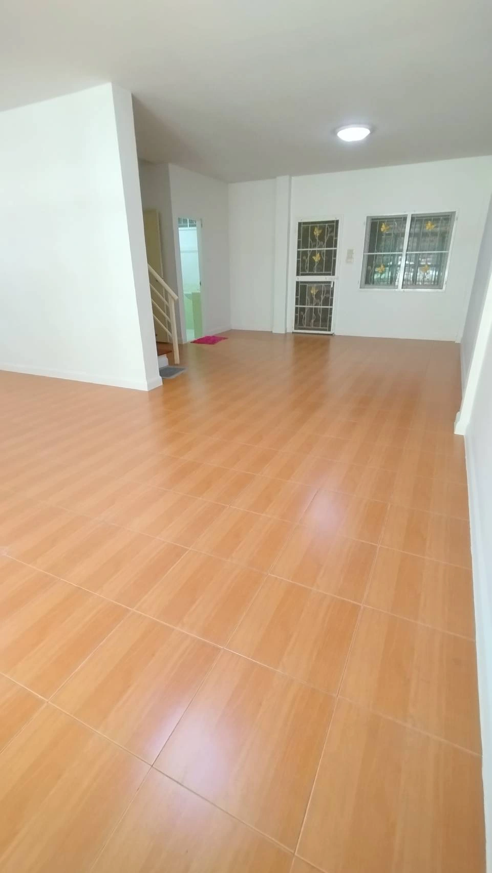 ขายบ้านสวย บ้านหลังใหญ่ ห้องกว้าง รีโนเวทแล้ว ทำเลดี เดินทางสะดวก