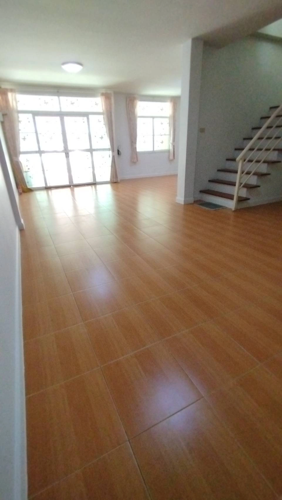 ขายบ้านสวย บ้านหลังใหญ่ ห้องกว้าง รีโนเวทแล้ว ทำเลดี เดินทางสะดวก