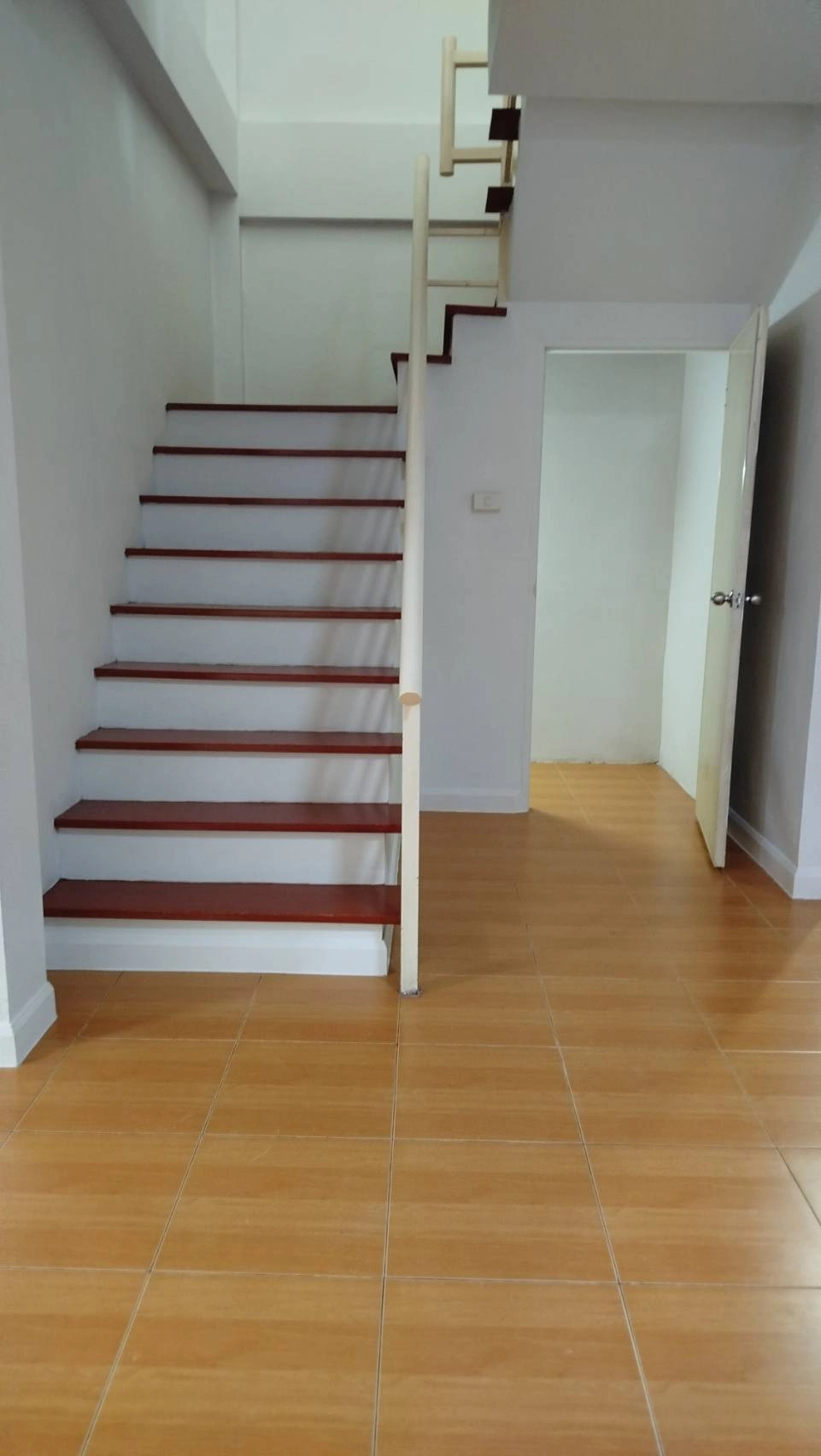 ขายบ้านสวย บ้านหลังใหญ่ ห้องกว้าง รีโนเวทแล้ว ทำเลดี เดินทางสะดวก