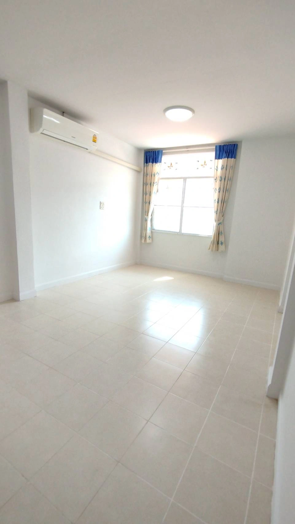 ขายบ้านสวย บ้านหลังใหญ่ ห้องกว้าง รีโนเวทแล้ว ทำเลดี เดินทางสะดวก