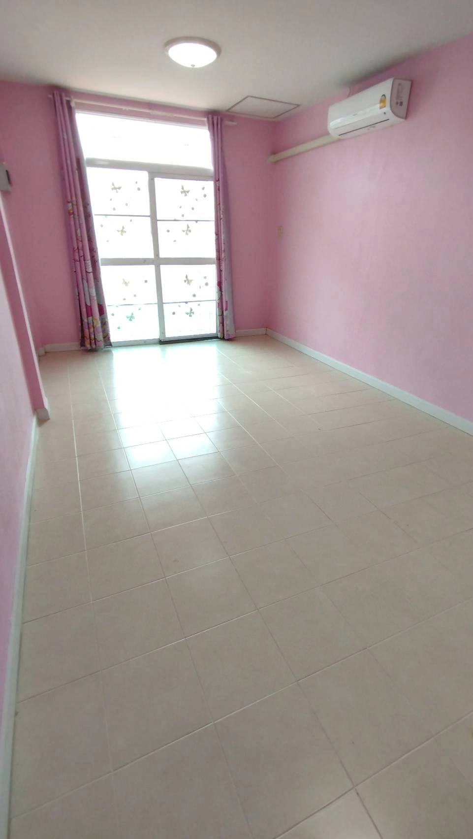 ขายบ้านสวย บ้านหลังใหญ่ ห้องกว้าง รีโนเวทแล้ว ทำเลดี เดินทางสะดวก