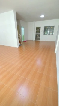 ขายบ้านสวย บ้านหลังใหญ่ ห้องกว้าง รีโนเวทแล้ว ทำเลดี เดินทางสะดวก