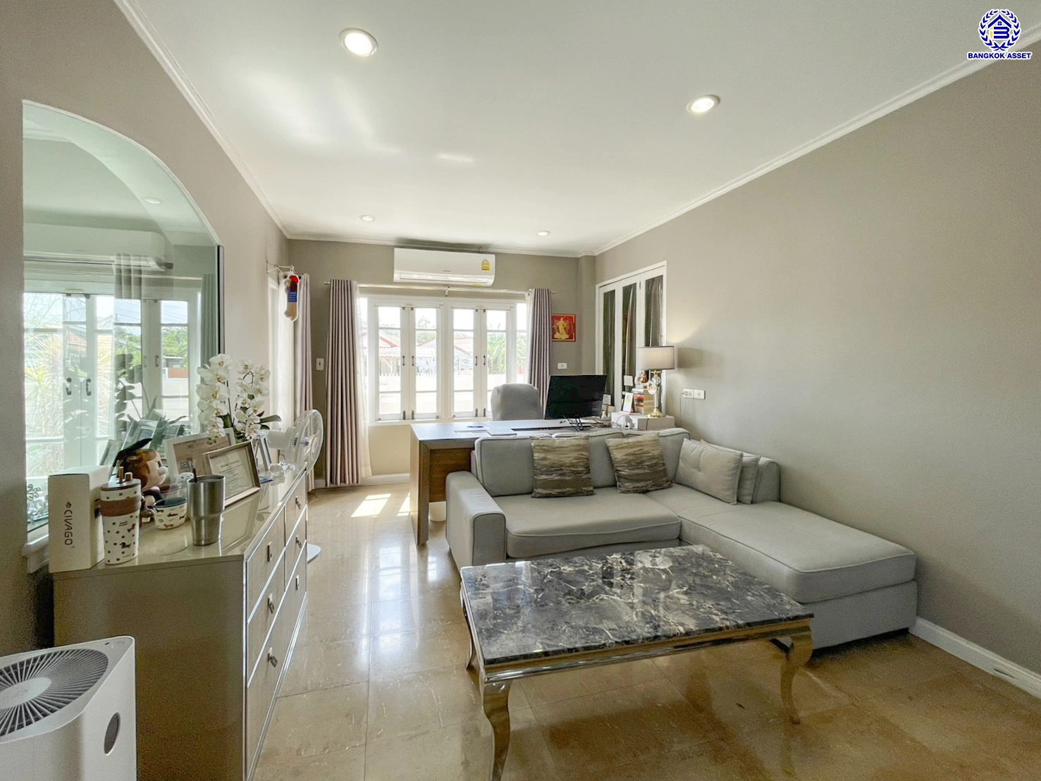 บ้านมือสอง คุณภาพแบรนด์ LH โครงการ ชลลดา บางบัวทอง บนเนื้อที่ 195 ตร.ว. พื้นที่ใช้สอย 340 ตร.ม. ฟังก์ชันจัดเต็ม 4 ห้องนอน 4 ห้องน้ำ จอดรถได้ 4 คัน พร้อม Facilities ครบ บนทำเลคุณภาพ เชื่อมต่อได้หลายเส้นทาง ใกล้เซ็นทรัลเวสต์เกต และรถไฟฟ้าสายสีม่วง "สถานีบางพลู"