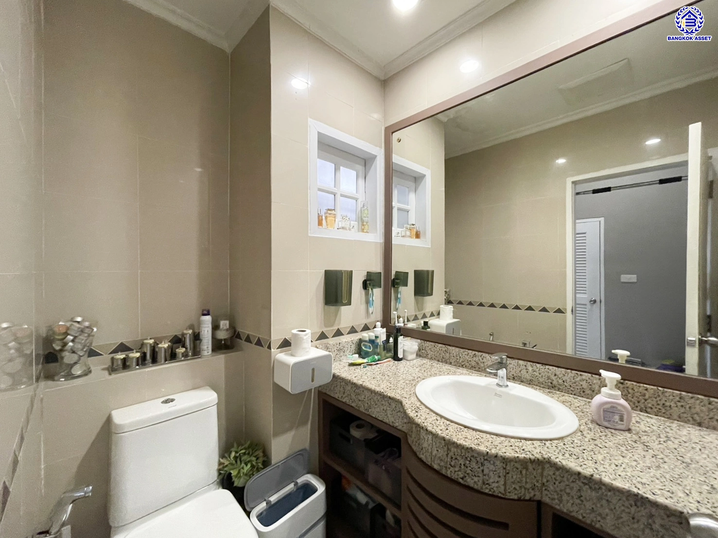 บ้านมือสอง คุณภาพแบรนด์ LH โครงการ ชลลดา บางบัวทอง บนเนื้อที่ 195 ตร.ว. พื้นที่ใช้สอย 340 ตร.ม. ฟังก์ชันจัดเต็ม 4 ห้องนอน 4 ห้องน้ำ จอดรถได้ 4 คัน พร้อม Facilities ครบ บนทำเลคุณภาพ เชื่อมต่อได้หลายเส้นทาง ใกล้เซ็นทรัลเวสต์เกต และรถไฟฟ้าสายสีม่วง "สถานีบางพลู"