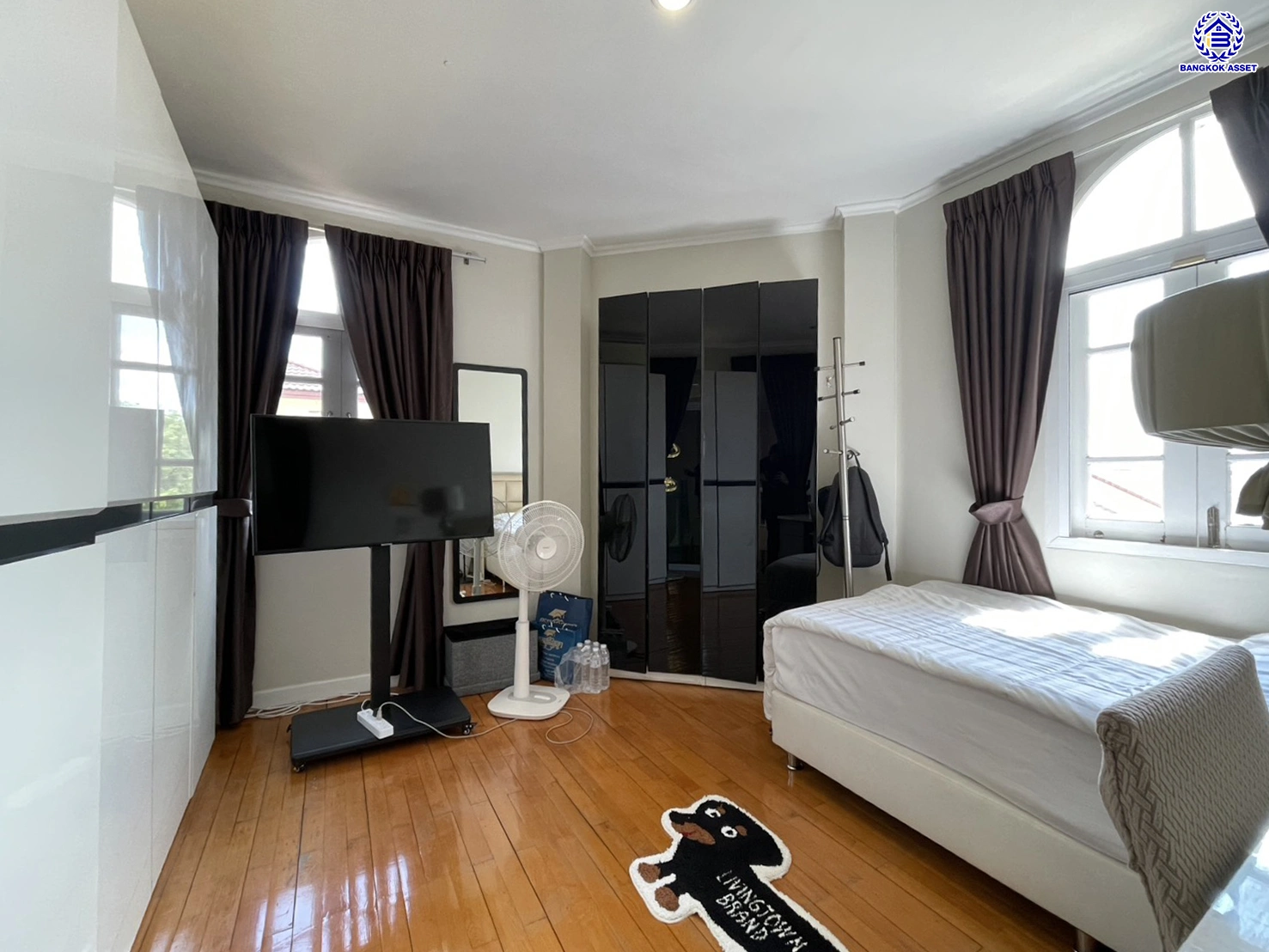 บ้านมือสอง คุณภาพแบรนด์ LH โครงการ ชลลดา บางบัวทอง บนเนื้อที่ 195 ตร.ว. พื้นที่ใช้สอย 340 ตร.ม. ฟังก์ชันจัดเต็ม 4 ห้องนอน 4 ห้องน้ำ จอดรถได้ 4 คัน พร้อม Facilities ครบ บนทำเลคุณภาพ เชื่อมต่อได้หลายเส้นทาง ใกล้เซ็นทรัลเวสต์เกต และรถไฟฟ้าสายสีม่วง "สถานีบางพลู"