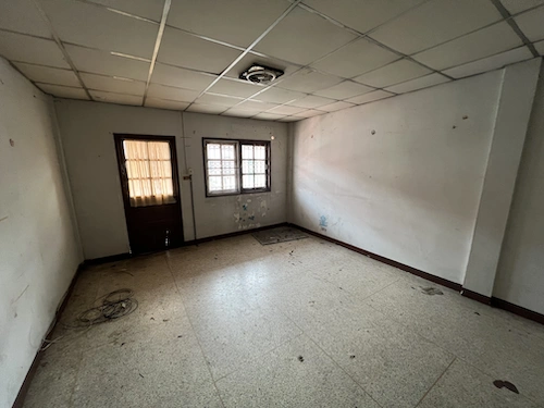 🧨 ถูกเหมือนได้เปล่า! ทาวน์เฮ้าส์ 3 ชั้น พื้นที่เยอะ จอดรถ 2 คัน 🚗 ม.อมรชัย 3 ซอย 7 เพียง 1.65 ลบ. 🔥 เจ้าของใจดี ฟรีโอนทุกบาท!