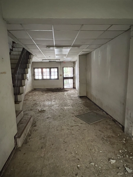 🧨 ถูกเหมือนได้เปล่า! ทาวน์เฮ้าส์ 3 ชั้น พื้นที่เยอะ จอดรถ 2 คัน 🚗 ม.อมรชัย 3 ซอย 7 เพียง 1.65 ลบ. 🔥 เจ้าของใจดี ฟรีโอนทุกบาท!