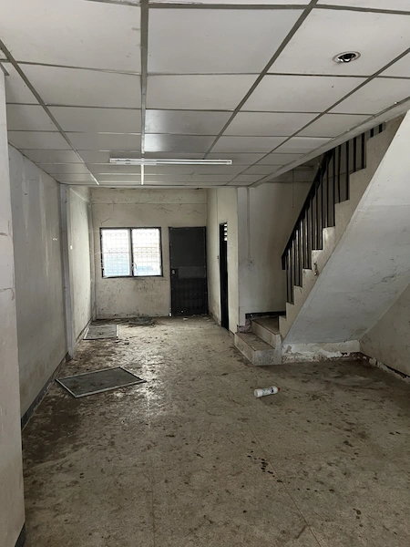 🧨 ถูกเหมือนได้เปล่า! ทาวน์เฮ้าส์ 3 ชั้น พื้นที่เยอะ จอดรถ 2 คัน 🚗 ม.อมรชัย 3 ซอย 7 เพียง 1.65 ลบ. 🔥 เจ้าของใจดี ฟรีโอนทุกบาท!