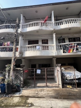 🧨 ถูกเหมือนได้เปล่า! ทาวน์เฮ้าส์ 3 ชั้น พื้นที่เยอะ จอดรถ 2 คัน 🚗 ม.อมรชัย 3 ซอย 7 เพียง 1.65 ลบ. 🔥 เจ้าของใจดี ฟรีโอนทุกบาท!