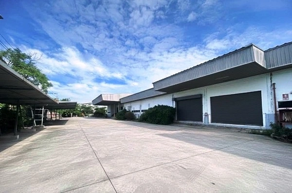 ขายโรงงานพื้นที่สีม่วงในนิคมนำไกร ลาดกระบังเนื้อที่4 ไร่  พื้นที่ใช้สอย 6,528 ตรม อาคารสำนักงาน 3 ชั้น คลังสินค้า ไลน์ผลิต มีใบ รง.4