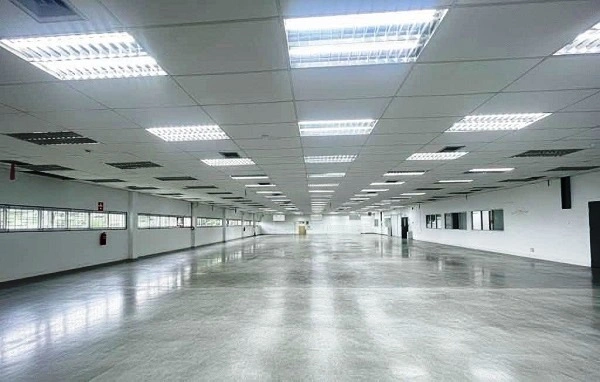 ขายโรงงานพื้นที่สีม่วงในนิคมนำไกร ลาดกระบังเนื้อที่4 ไร่  พื้นที่ใช้สอย 6,528 ตรม อาคารสำนักงาน 3 ชั้น คลังสินค้า ไลน์ผลิต มีใบ รง.4