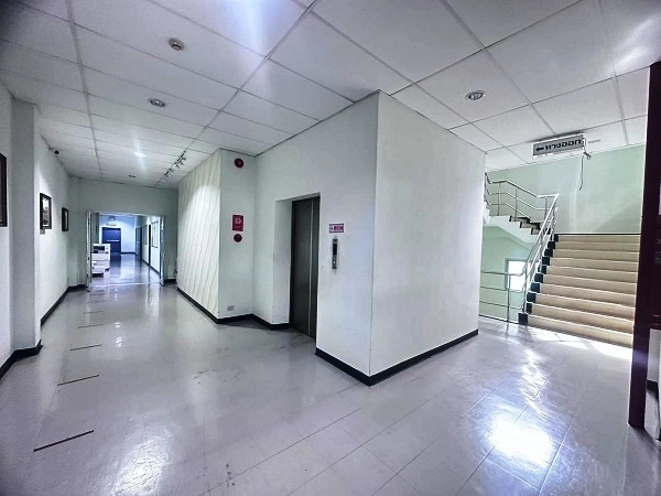 ขายโรงงานพื้นที่สีม่วงในนิคมนำไกร ลาดกระบังเนื้อที่4 ไร่  พื้นที่ใช้สอย 6,528 ตรม อาคารสำนักงาน 3 ชั้น คลังสินค้า ไลน์ผลิต มีใบ รง.4